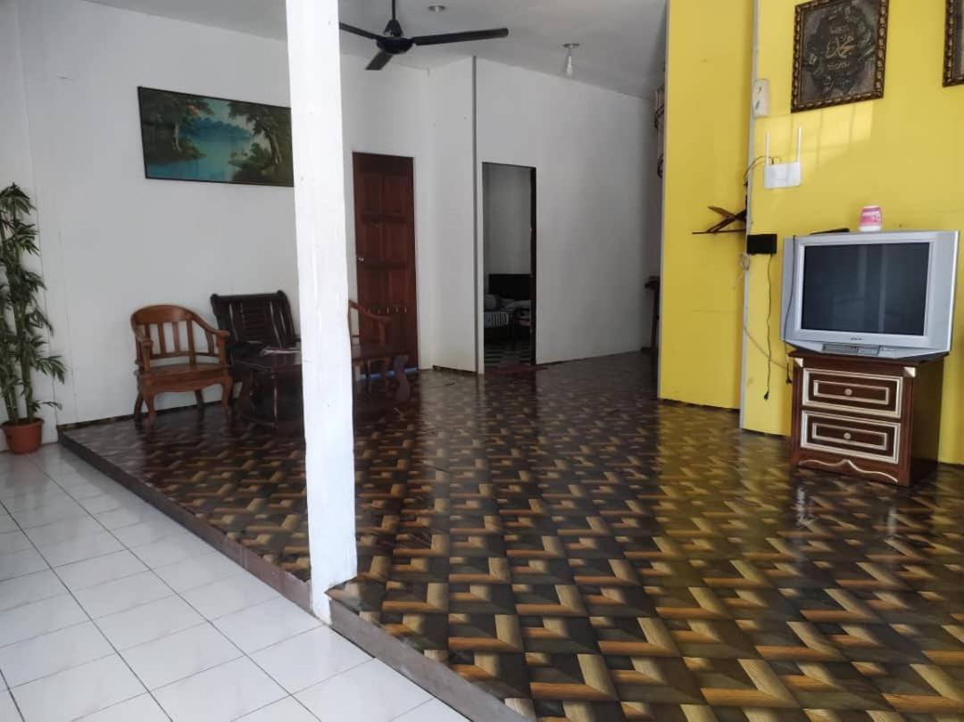 Sabsa Madia Homestay Kuching Exterior photo